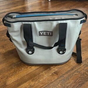 Yeti Hopper 30
